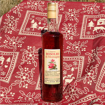 Liquore Rosolio - La Cascina d'Orléans - Agriturismo in Valle d'Aosta